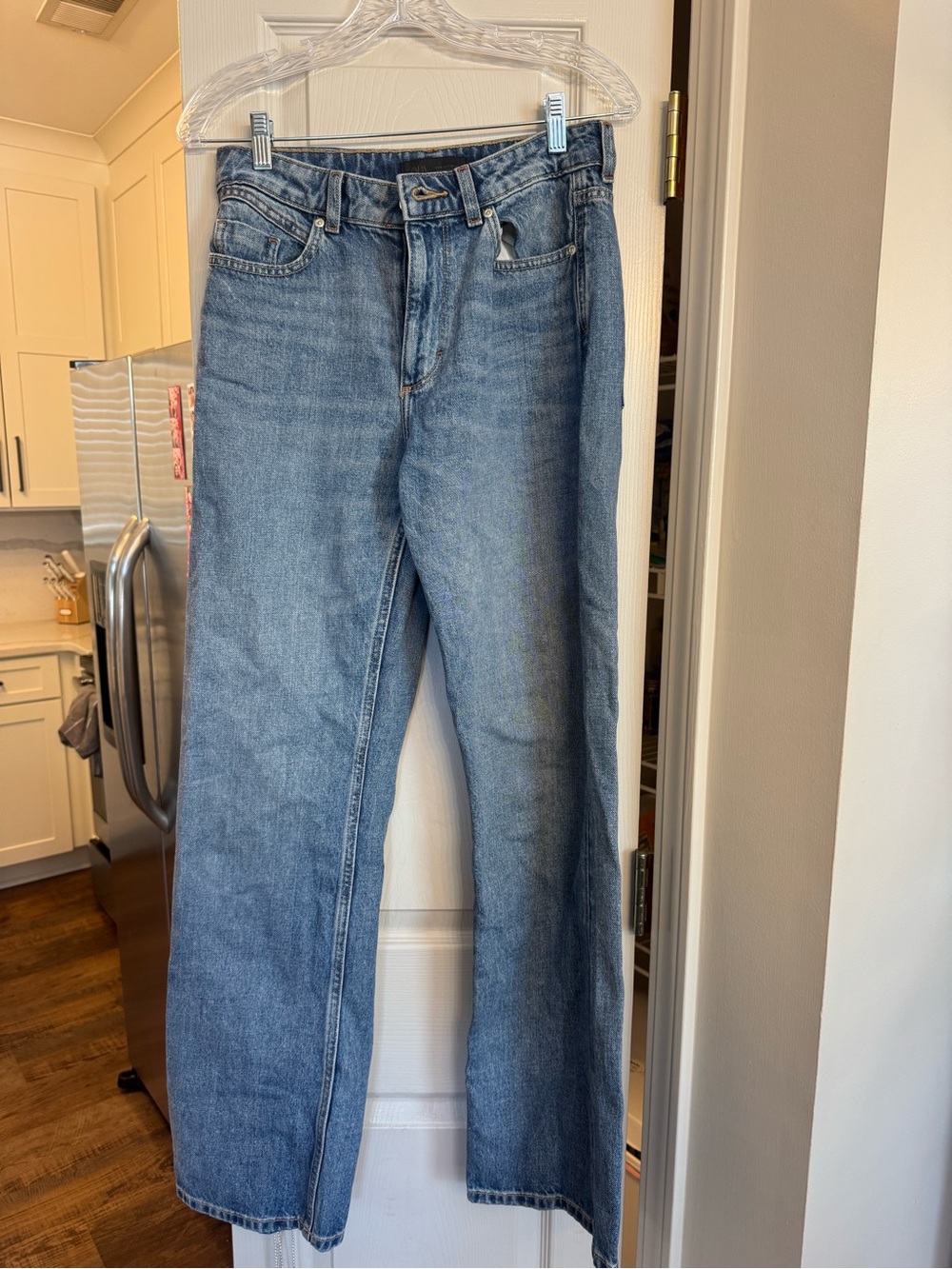 Zara Women's Straight Leg Jeans in Medium Blue